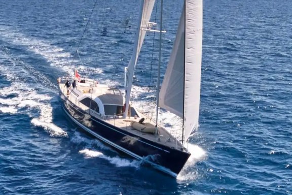 Sailboats for charter