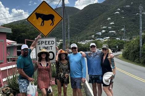 Review img # 4 of the yacht GET ALONG