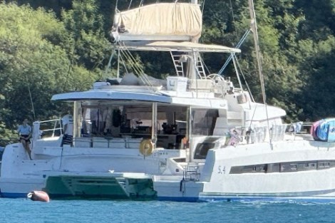 Review img # 12 of the yacht ISLAND KISSES