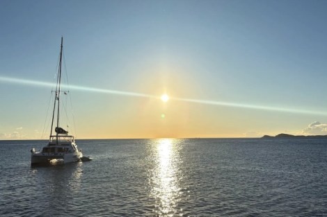 Review img # 13 of the yacht ISLAND KISSES